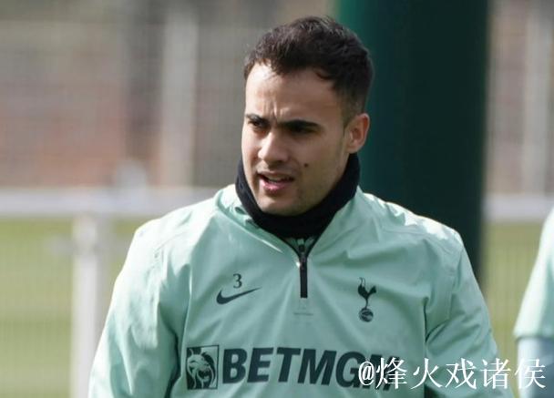 雷吉隆即将转会至迈阿密国际,记者透露。 雷吉隆即将转会至迈阿密国际,记者透露。