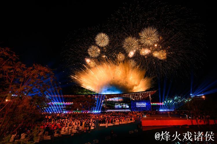 成都世运会：开幕式点火手徐露雨中夺金，绽放光芒